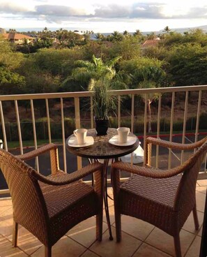 Outdoor dining - Top Floor Ocean View | Central AC | Walk to Beach (Kihei)