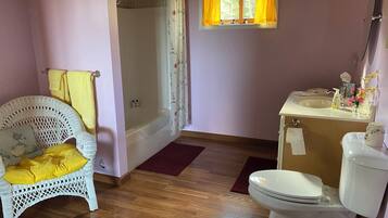 Serviettes fournies, savon, papier toilette