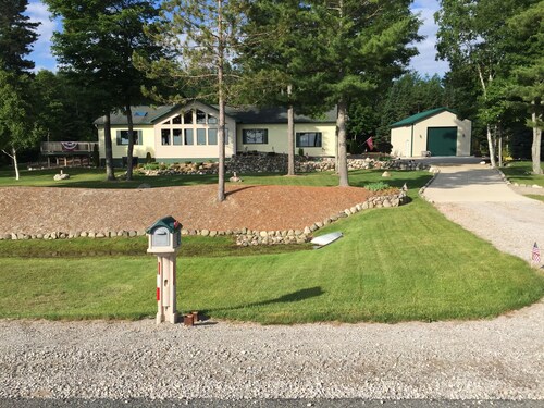 Enjoy a bed & breakfast with view of Lake Huron, sunrises and eagles!