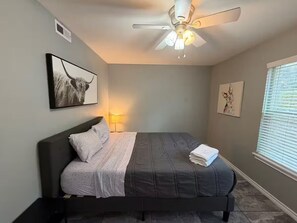 1 bedroom, iron/ironing board, WiFi, bed sheets - Beautiful South Austin 1 x 1 Apt (Austin)