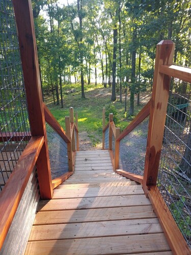 Lakefront Cottage with Dock and beautiful sunsets.