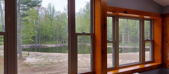 Charming 3-bedroom cabin in the woods with beach access