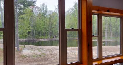 Charming 3-bedroom cabin in the woods with beach access