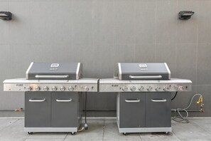 Property grounds - Luxury High Rise | King Bed + City View (Edmonton)