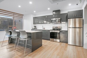 Private kitchen - Luxury High Rise | King Bed + City View (Edmonton)