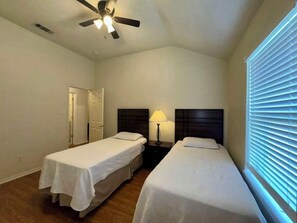 Room - Furnished Duplex with Attached Garage 3 BDRM - All Utilities Included (Killeen)