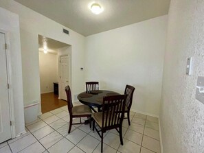Dining - Furnished Duplex with Attached Garage 3 BDRM - All Utilities Included (Killeen)