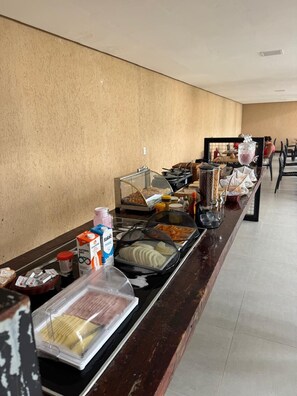 Free daily buffet breakfast - Pousada Ville Solare Garden (Santo Amaro do Maranhão)
