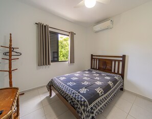4 bedrooms, iron/ironing board, free WiFi - Casa com Piscina e Ar a 700m da Praia de Guaratuba (Bertioga)