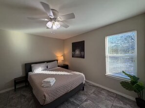1 bedroom, iron/ironing board, WiFi, bed sheets - Cozy 2BR Apartment in South ATX - Near S. Congress (Austin)