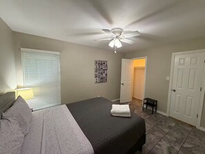 1 bedroom, iron/ironing board, WiFi, bed sheets - Cozy 2BR Apartment in South ATX - Near S. Congress (Austin)