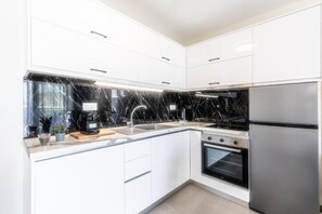Deluxe Σουίτα, Μπαλκόνι, Θέα στην Αυλή | Ιδιωτική κουζίνα