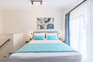 Deluxe Suite, Balcony, Courtyard View | Seterika/papan seterika, Wi-fi percuma, akses kerusi roda 