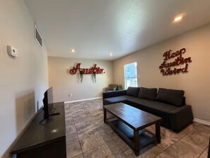 Living area - Cozy 1-bedroom apartment in a quaint Austin neighborhood (Austin)