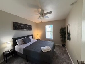 1 bedroom, iron/ironing board, WiFi, bed sheets - Cozy 1-bedroom apartment in a quaint Austin neighborhood (Austin)