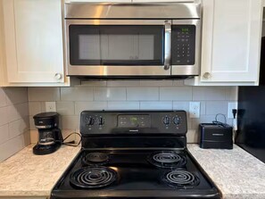Private kitchen - Cozy 1-bedroom apartment in a quaint Austin neighborhood (Austin)