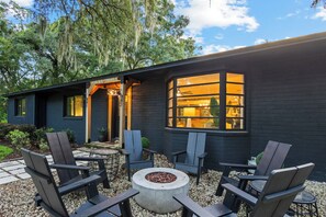 Terrace/patio - Modern Farmhouse Retreat Near UF (Gainesville)