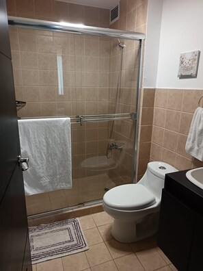 Shower, towels, soap, toilet paper - Your Tropical Oasis Awaits in Jacó, Costa Rica! (Jaco)