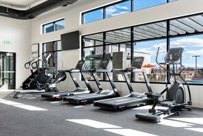 Fitness facility - 3-bedroom apartment in St. George with AC and gym access . Pool and lazy river (St. George)
