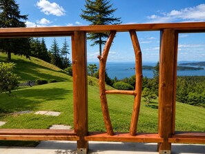 Property grounds - Sweeping Pacific Views & Unforgettable Sunsets · Your Island Escape, 20 Min Away (Bowen Island)