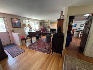Lobby - 3-bedroom house in charming Chatham -close to beaches, town and lobster rolls! (Chatham)
