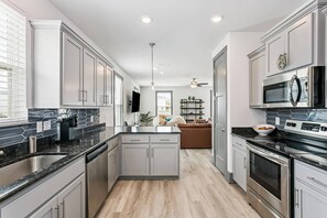 Fridge, microwave, oven, stovetop - Luxurious Newer Home - Prime Location in Downtown Pensacola - Outdoor Kitchen - Private Weight Room (Pensacola)