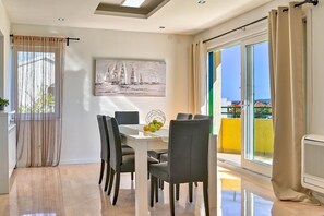 Dining - Dionis apartment - 3 bedroom apartment with shared pool in a quiet neighborhood (Zadar)