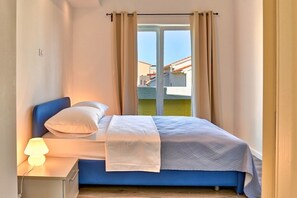 3 bedrooms, iron/ironing board, free WiFi, bed sheets - Dionis apartment - 3 bedroom apartment with shared pool in a quiet neighborhood (Zadar)