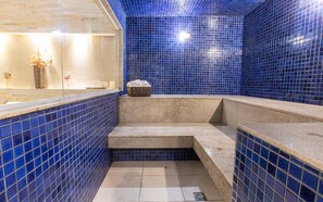 Couples treatment rooms, body treatments, hydrotherapy, aromatherapy