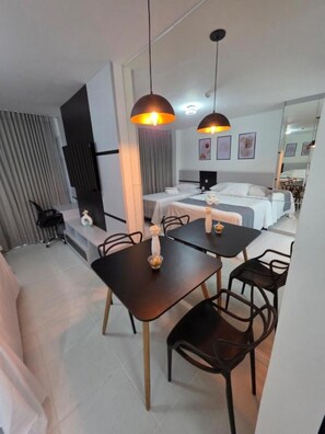 Superior Apartment, Lanai, City View | Dining room - Flat com vista linda no Hotel Vision (Brasília)