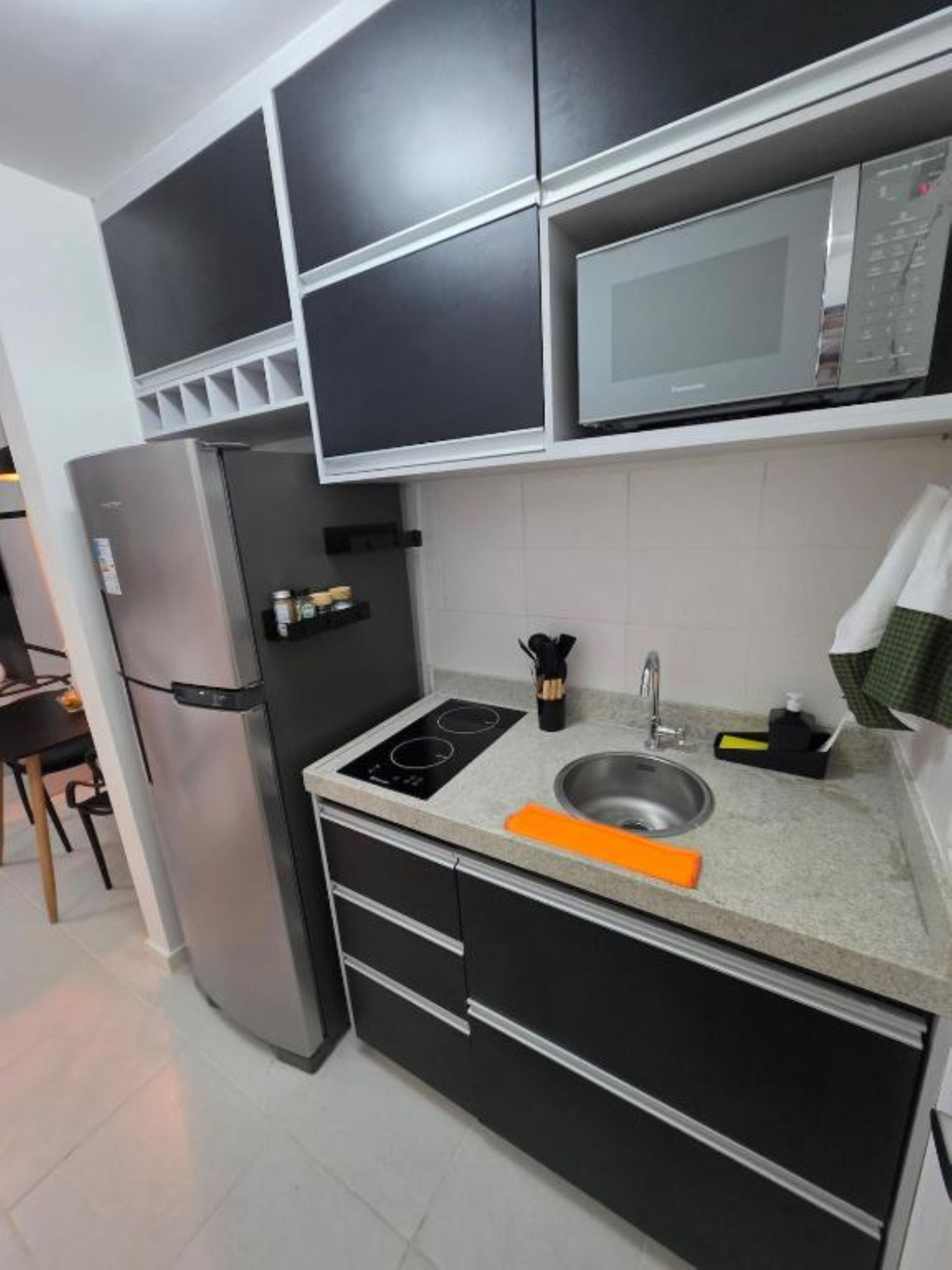 Superior Apartment, Lanai, City View | Private kitchen