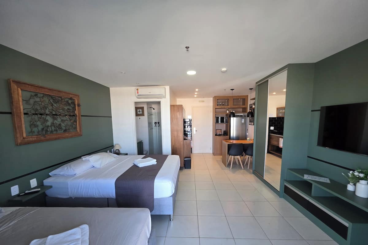 Premium bedding, pillow-top beds, minibar, in-room safe