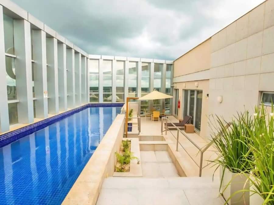 Kolam renang indoor dan kolam renang outdoor, dengan cabana gratis