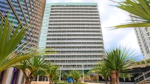 A multi-story building with a modern design, surrounded by palm trees. - Flats Premium com vista Incrível no hotel Vision (Brasília)
