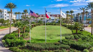 Condo (2 Bedrooms) | Property amenity