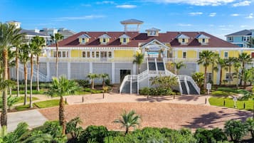 Condo (2 Bedrooms) | Property amenity