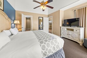 2 bedrooms, iron/ironing board, travel cot, WiFi - New Bern Lakeside Getaway-Modern 2BR Apartment with Resort Amenities (New Bern)