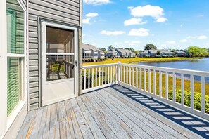 Terrace/patio - New Bern Lakeside Getaway-Modern 2BR Apartment with Resort Amenities (New Bern)