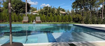Luxury Retreat on 1 acre pool & Hot tub