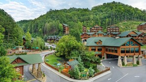 Exterior - Deluxe King 1BR at Westgate Smoky Mountain – Water Park & Mountain Views (Gatlinburg)