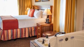 Room - Deluxe King 1BR at Westgate Smoky Mountain – Water Park & Mountain Views (Gatlinburg)