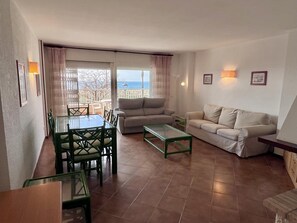 TV - Beachfront apartment with spectacular sea views (Segur de Calafell)