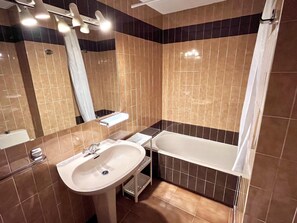 Towels - Beachfront apartment with spectacular sea views (Segur de Calafell)