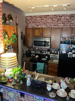 Private kitchen - Cozy 1 BR apt a block from Pike Market 1 blk from waterfront (Seattle)