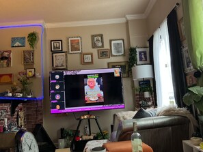 Living area - Cozy 1 BR apt a block from Pike Market 1 blk from waterfront (Seattle)