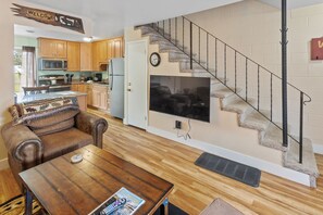 Living area - Delightful 2-bedroom condo in charming Red Lodge perfect for getaway (Red Lodge)