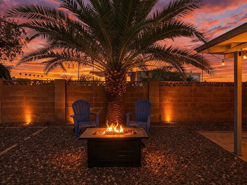 Tempe Villa: Pool, Diving Board, Sleeps 8, 3 Bath