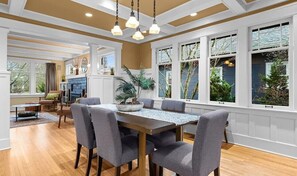 Dining - Gorgeous 3-bed house with AC - Walk to Lightrail/Worldcup, Greenlake, Shops! (Seattle)