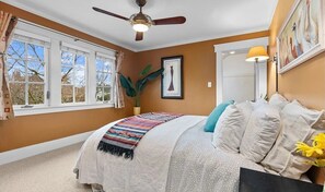 Room - Gorgeous 3-bed house with AC - Walk to Lightrail/Worldcup, Greenlake, Shops! (Seattle)