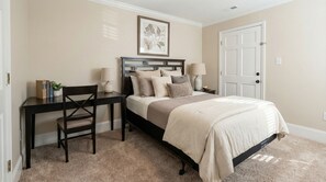 Room - Entire serviced 2-bedroom apartment in Durham (Durham)